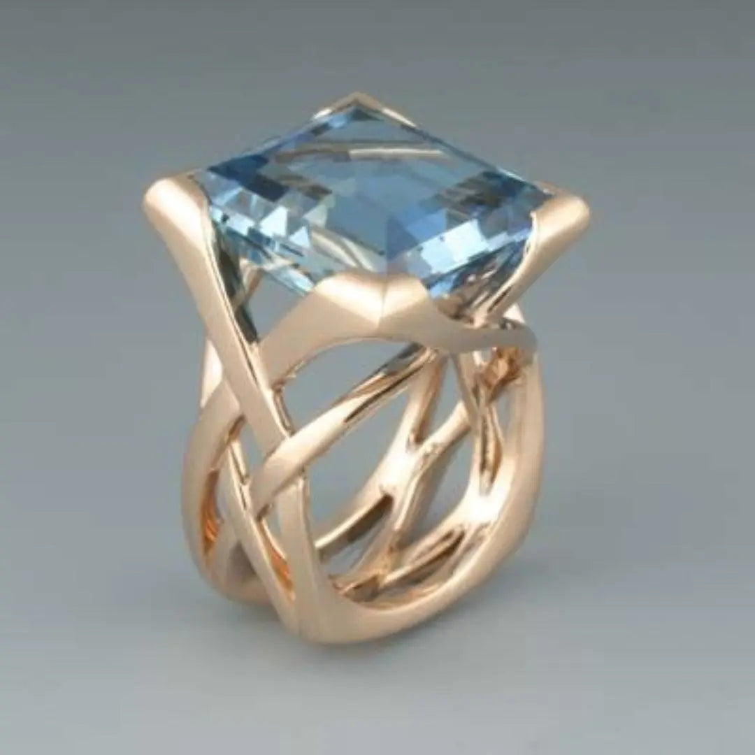 Antiker Ring mit Roségold und Blauem Zirkonia