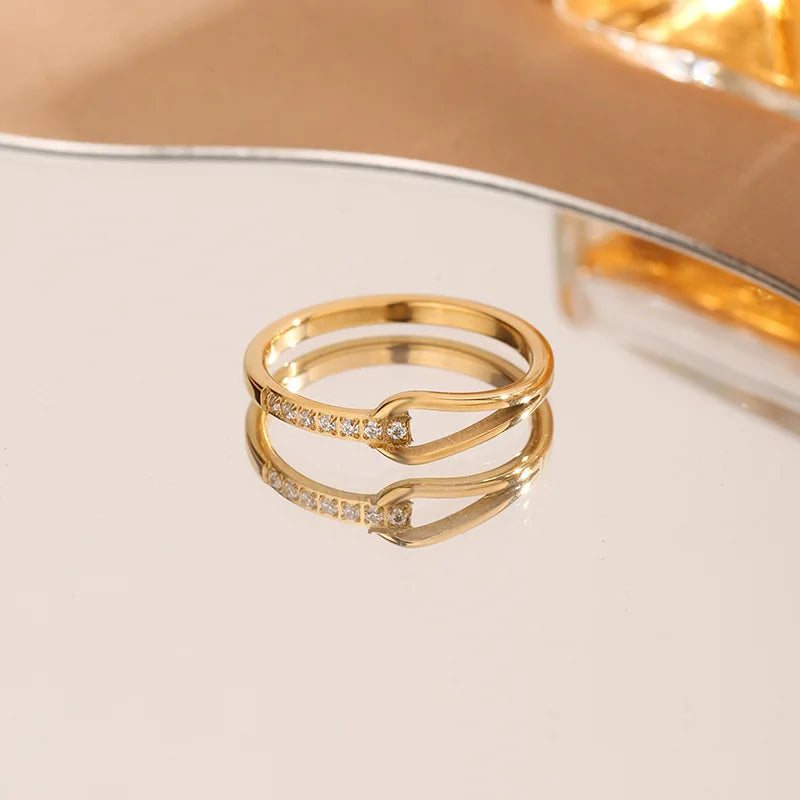 Eleganter geometrischer Goldring