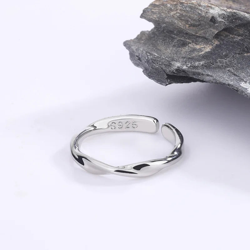 Zeitloser Verdrehter Draht Ring aus Sterling Silber