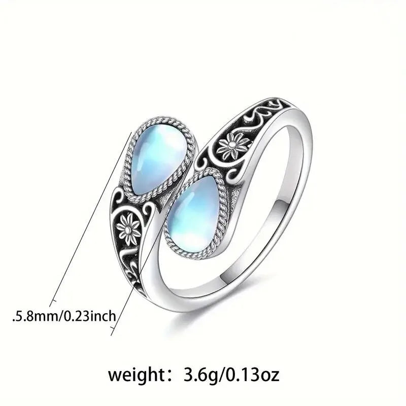 Eleganter Ring mit Mondstein und Blumenmotiv