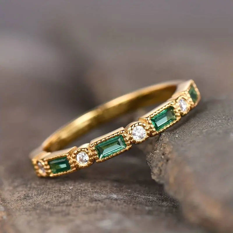 Retro Gold Ring with Green Zirconia