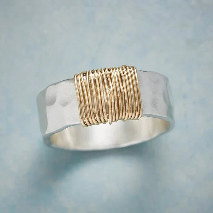 Zeitloser Vintage-Ring aus Gold und Silber