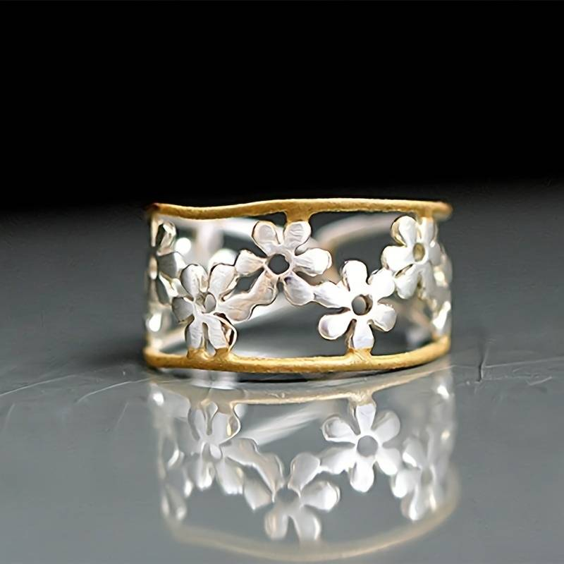 Elegant Daisy Ring